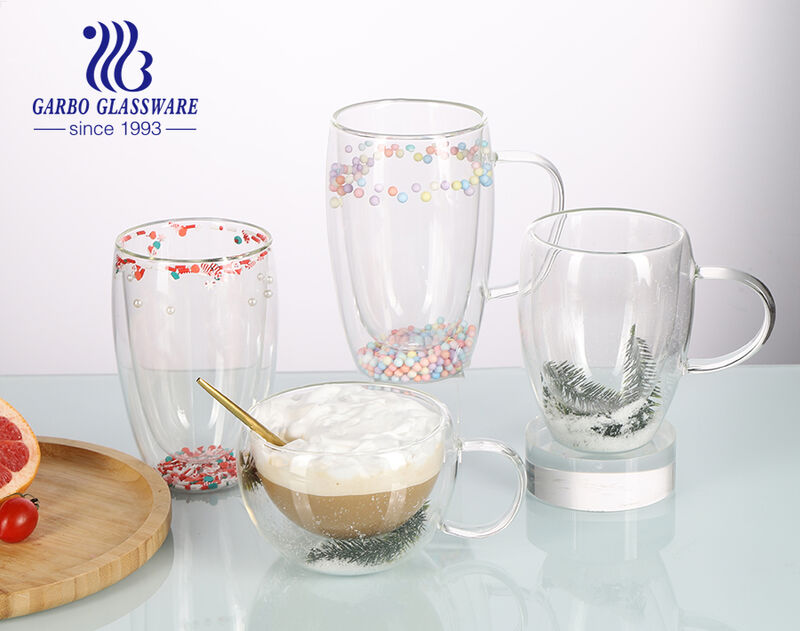 470 ml doppelwandige Kaffeetasse aus Glas mit Blasenkugel-Weihnachtsaufkleber