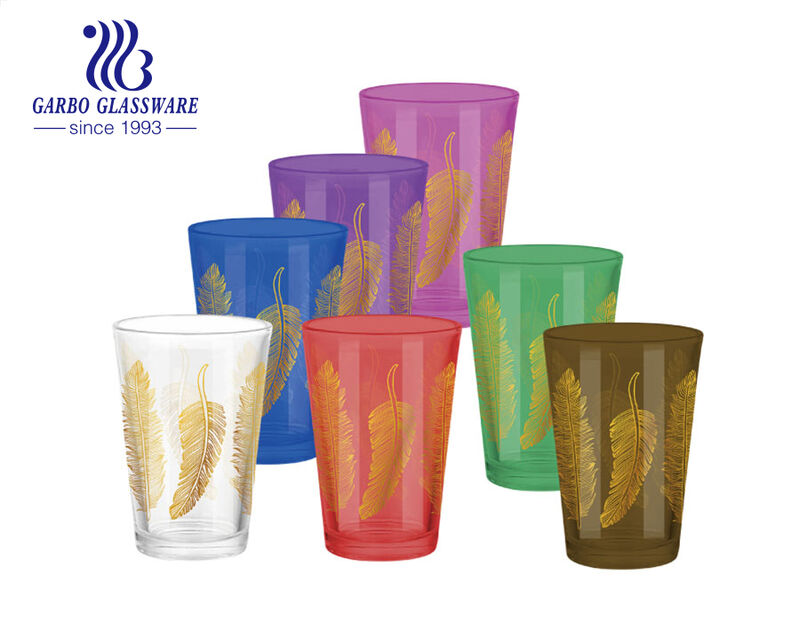6OZ arabisches Teeglas im marokkanischen Stil mit individueller Sprühfarbe und goldenem Lederaufkleber