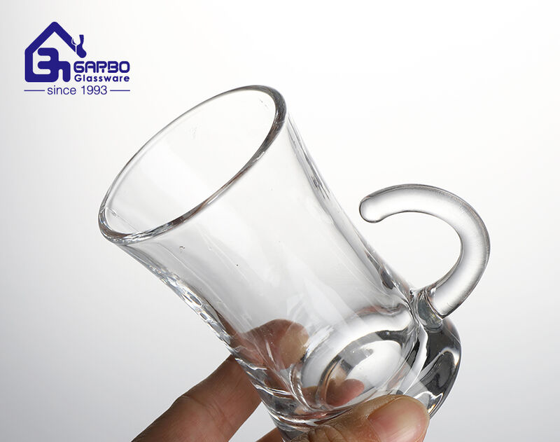Taza de té de vidrio turco de nuevo diseño de 100 ml con asa trasera