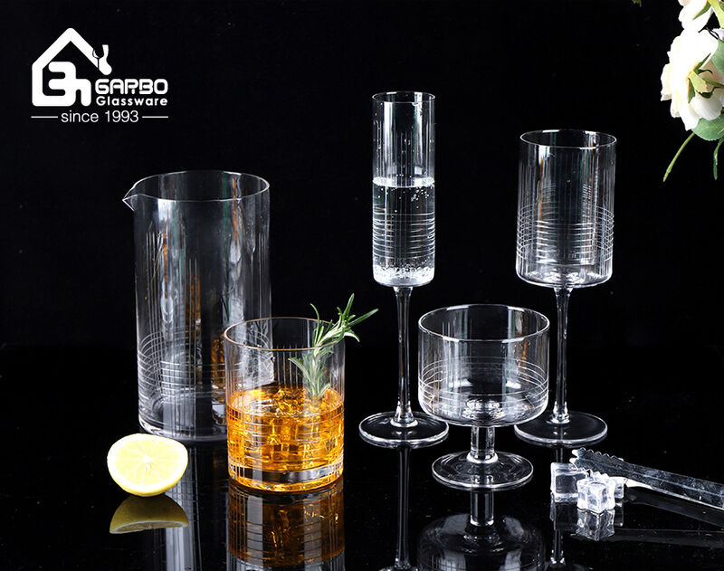 Bicchiere da champagne da 180 ml di nuovo design a prezzo all'ingrosso con incisione di breve design fatta a mano