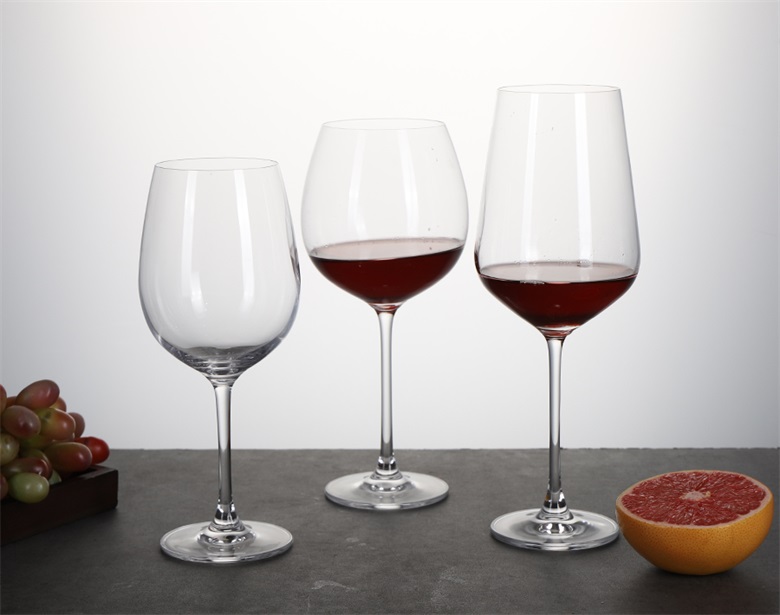 Do you know how to evaluate the transparency of a glass cup