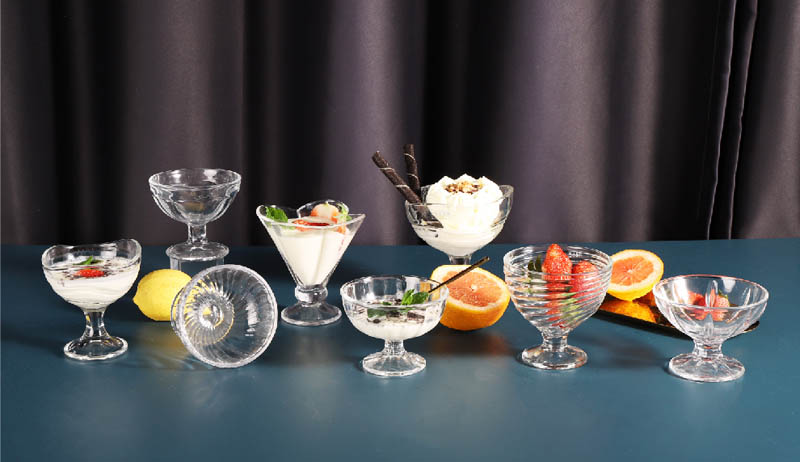Fashion Embossed pattern Lead Free Clear Transparent Glass holder Glass desert bowl glass ice cream cup latte holder 10OZ footed cup