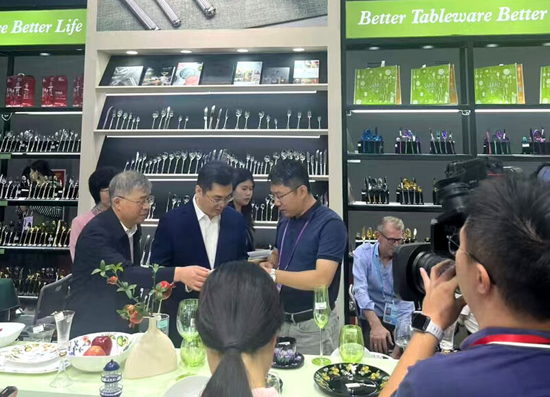 he Mayor of Guangzhou City Visit Our Booth of the 136th Canton Fair! he Mayor of Guangzhou City Visit Our Booth of the 136th Canton Fair!