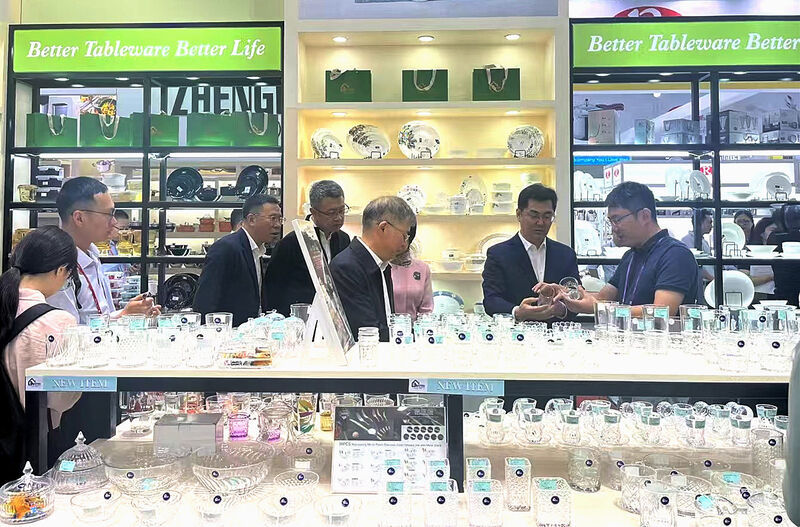 he Mayor of Guangzhou City Visit Our Booth of the 136th Canton Fair! he Mayor of Guangzhou City Visit Our Booth of the 136th Canton Fair!