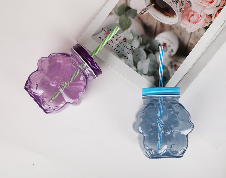 Trends Colored Straw Cup Cheap Glass Bottle In Flower Shape