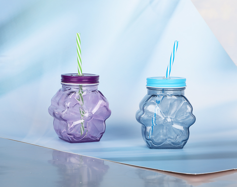 Trends Colored Straw Cup Cheap Glass Bottle In Flower Shape
