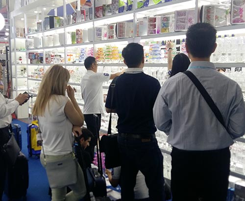 Customers visited garbo booth in 124th canton fair