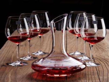 How do Americans choose the right glass wine decanter?