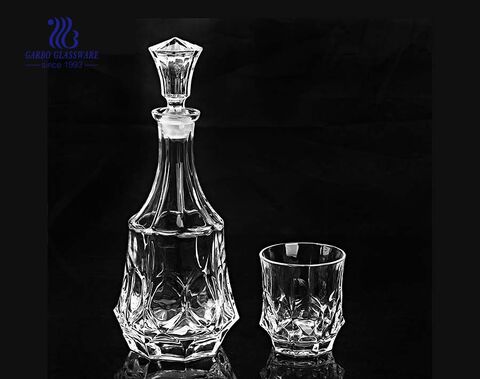 glass whiskey decanter with stopper