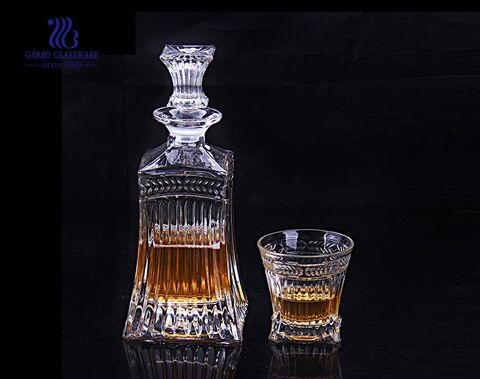 glass whiskey decanter with stopper