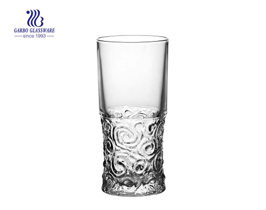 Vasos de whisky premium con alta calidad blanca