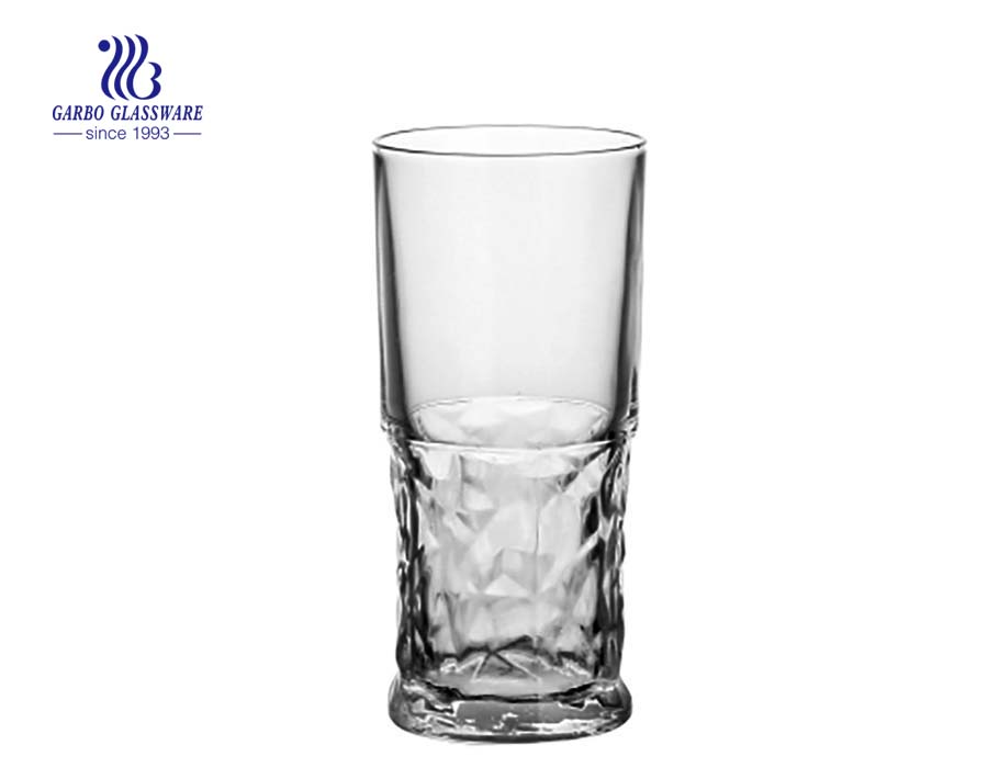 Vasos de whisky premium con alta calidad blanca