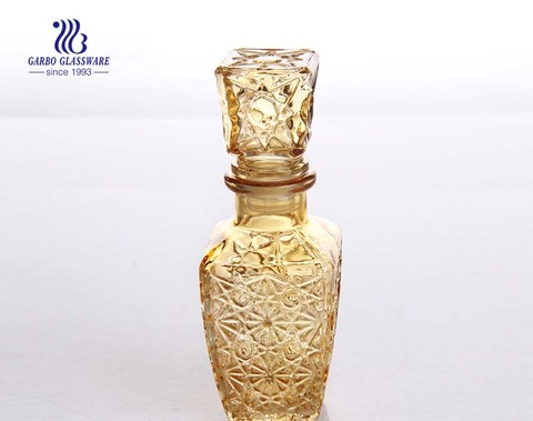 China Yellow Cheap Price Gift Glass Decanter with Lid