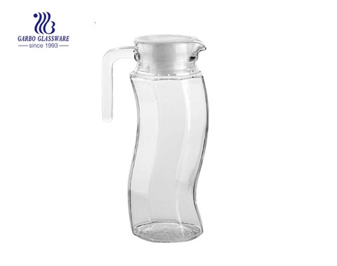 中国製安いwhoesaleガラス製品1LユニークなS字型ガラスピッチャー