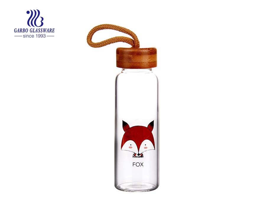 Fancy 840ml Diseño de dibujos animados Botella de agua de vidrio de borosilicato para deportes