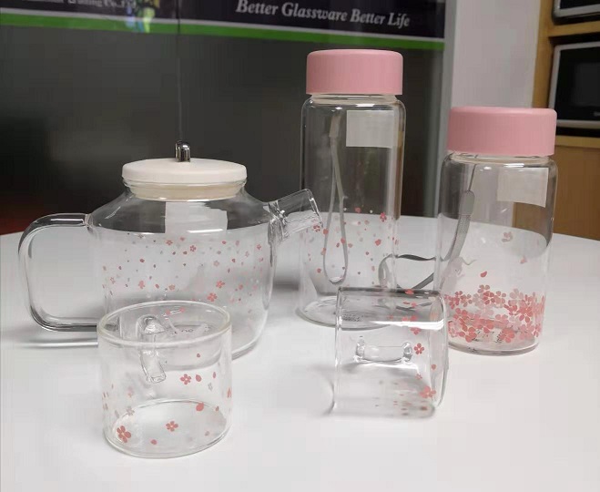 Glassware with Sakura design is popular recently