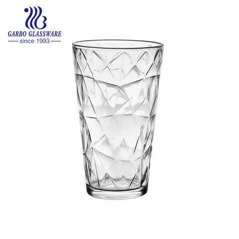 7 Unzen Wasser und Saft trinken gepresste Glasschale