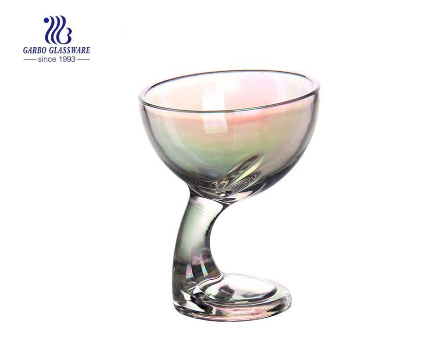 Coupe de crème glacée en verre de conception classique à la main avec prix usine