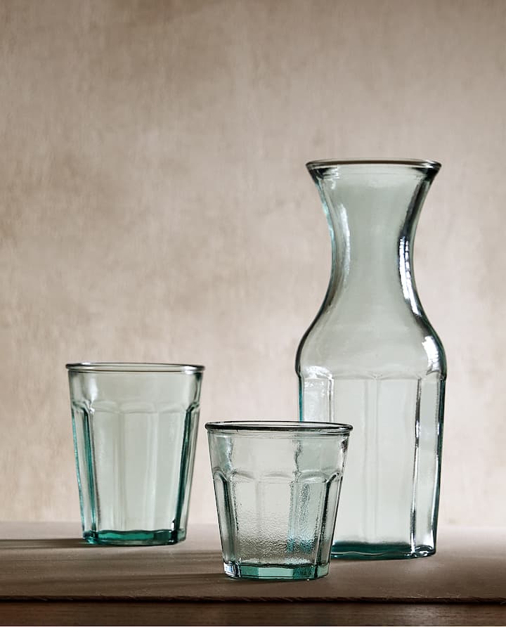 Werbung für recycelte Glaswaren von Zara Home