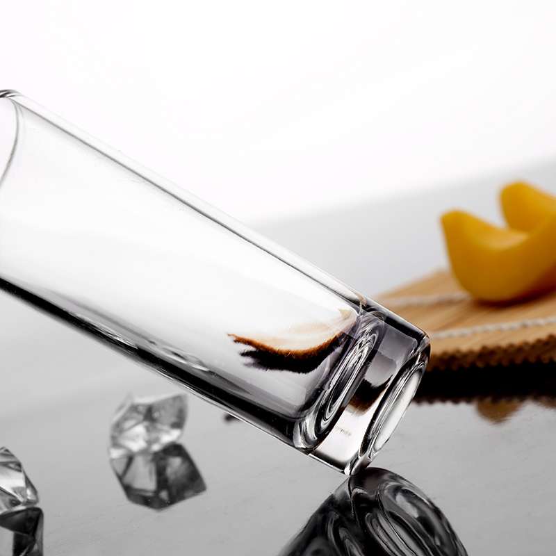 The difference between whiskey glass and shot glass 