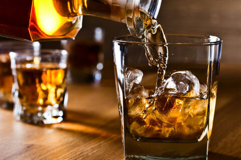 Cách chọn ly rượu whisky