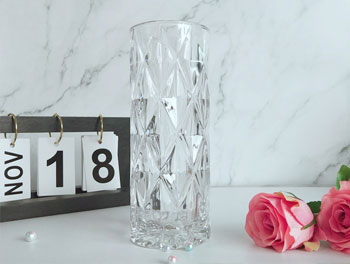 These glass vase can meet all requirements for decoration