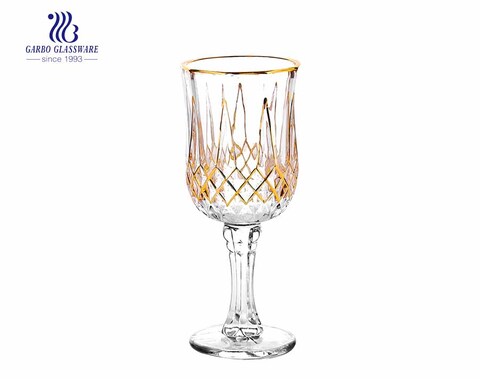 Vaso de cristal tallado grabado de 5.6oz con tallo y borde dorado