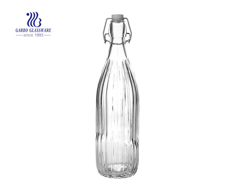 زجاجة مياه زجاجية شفافة مع سدادة