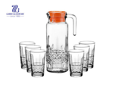 7 chiếc bình đựng carafe với bộ ly thủy tinh