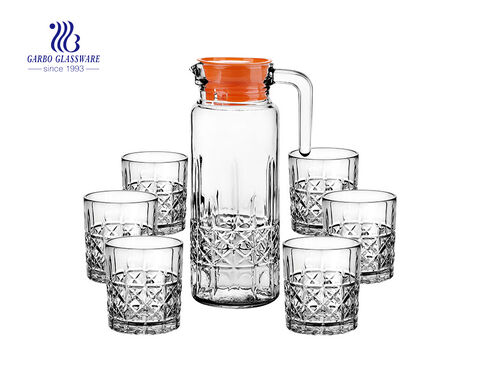 7 chiếc bình đựng carafe với bộ ly thủy tinh