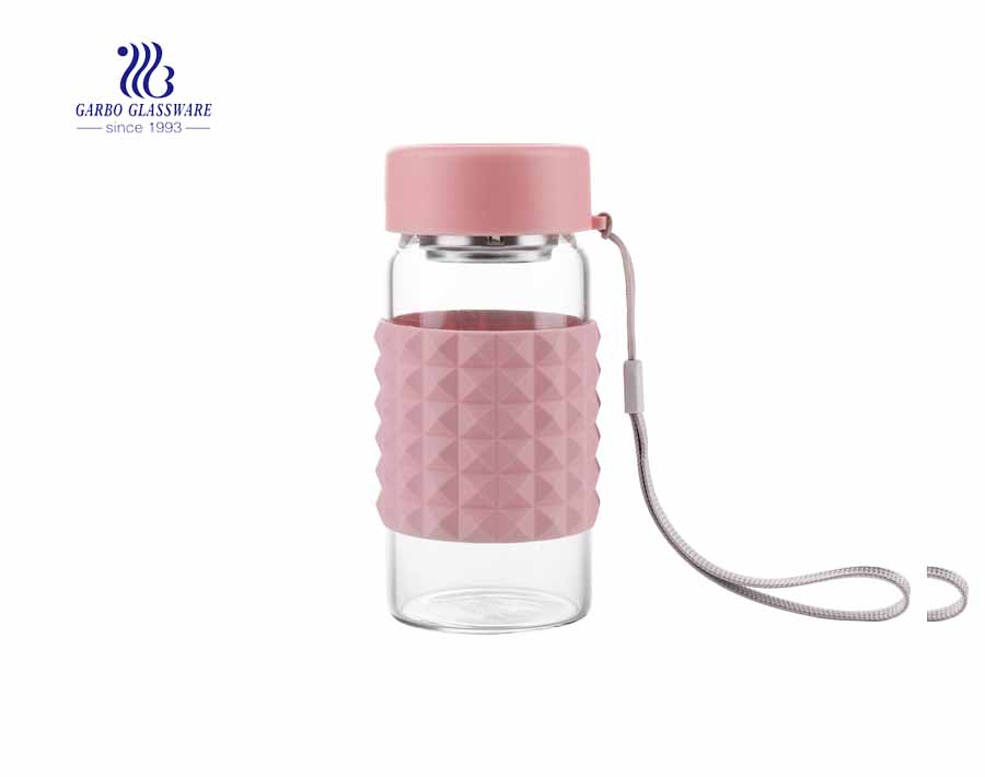 China hot sale 260ml borosilicate portable sport water glass bottle with silicone sleeve