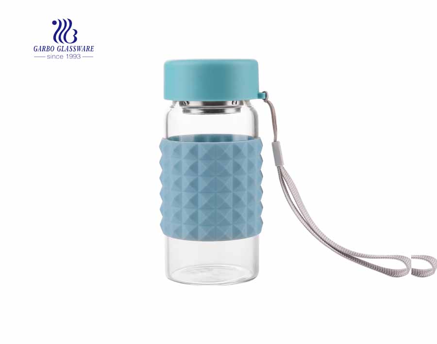 China hot sale 260ml borosilicate portable sport water glass bottle with silicone sleeve