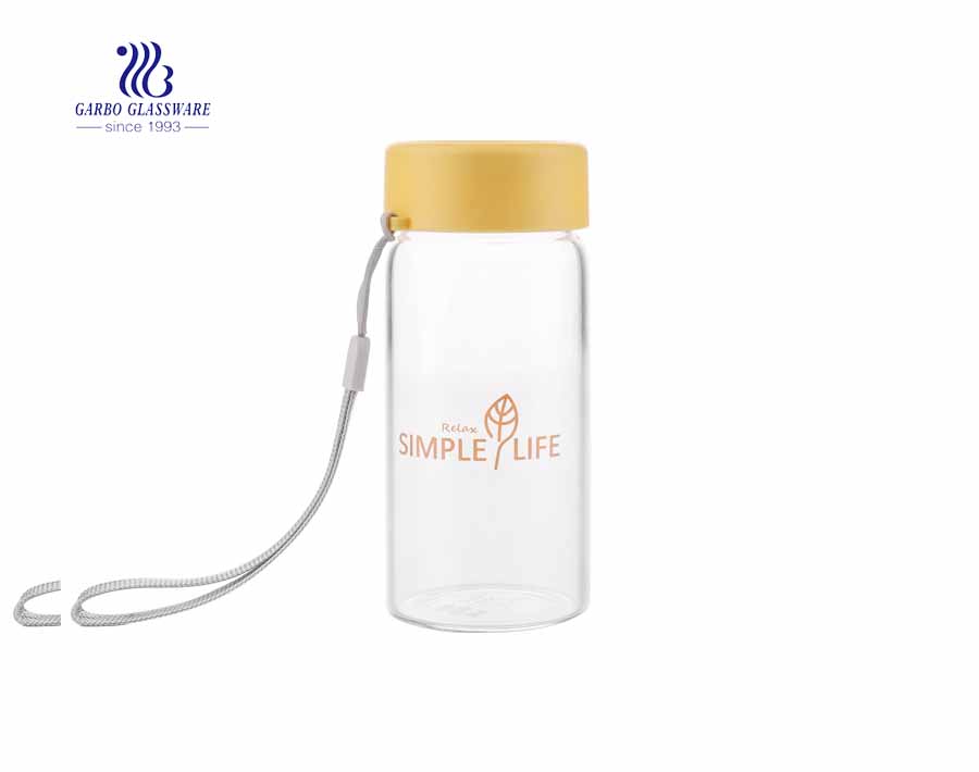 China venda quente 260 ml borosilicato portátil esporte água garrafa de vidro com luva de silicone