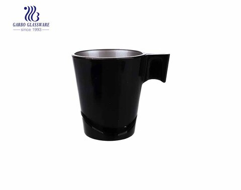 taza de té de cristal en spray de color negro con asa especial