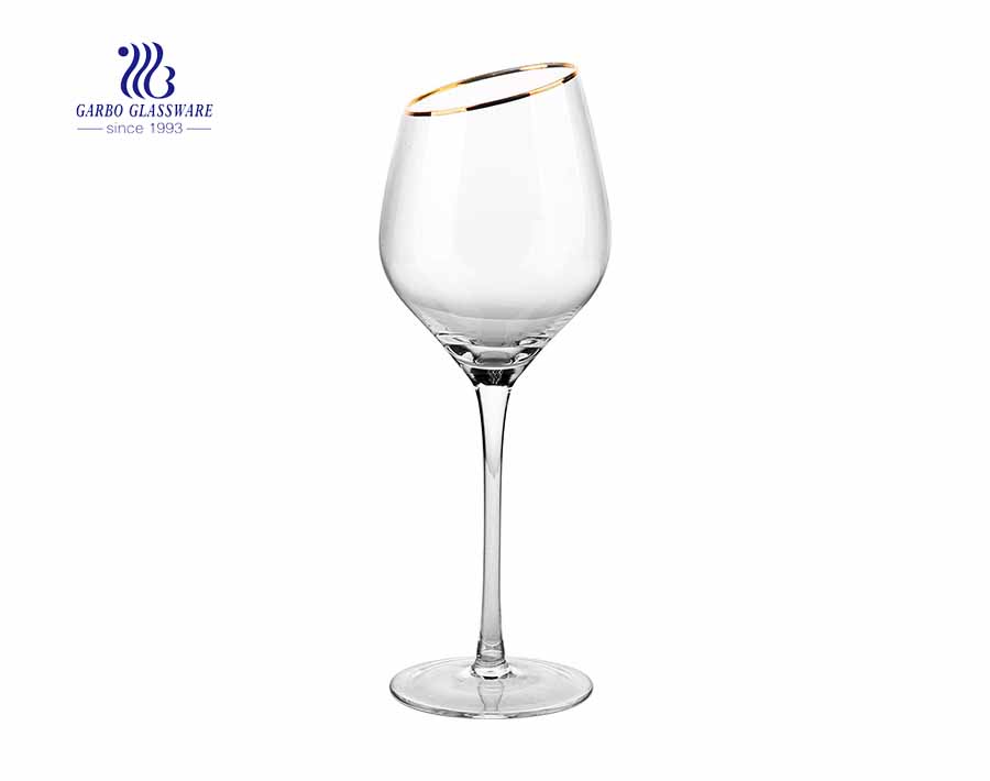 Wholesale customized 20 ounces cheap red wine glasses with gold rim on the oblique mounth 