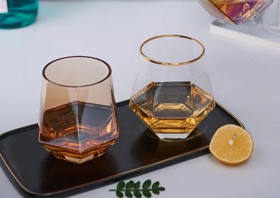 What kind of glass cup is popular in the market?