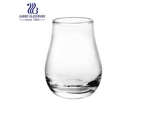 Bicchiere in vetro a forma di zucca per succo in magazzino