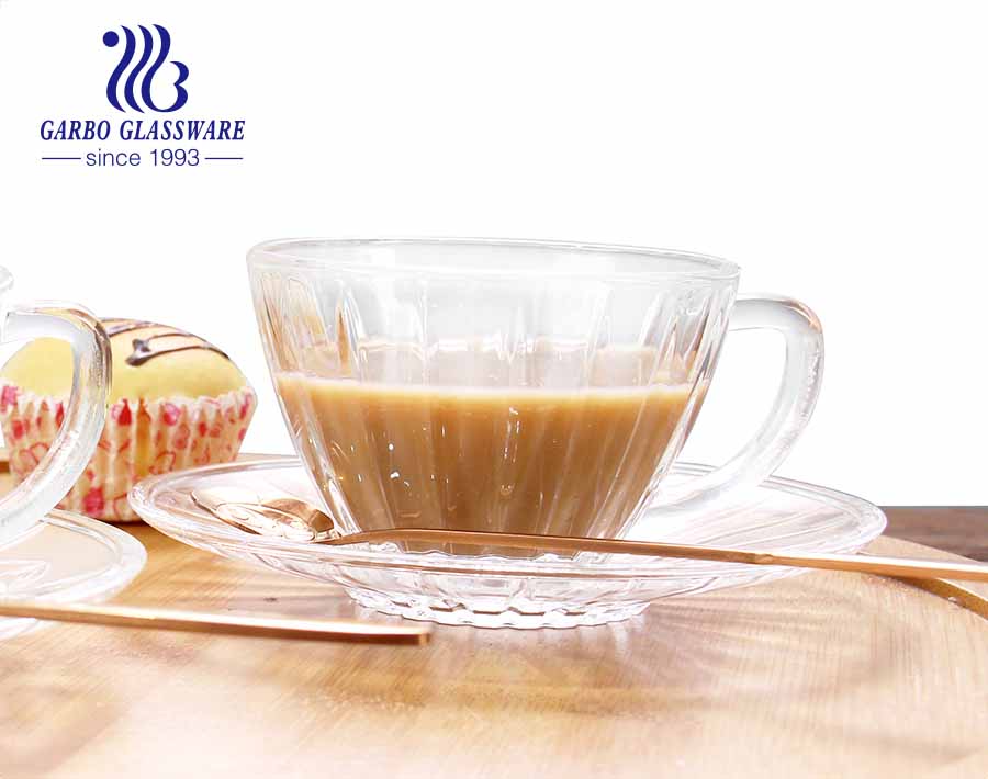 فنجان قهوة زجاجي على الطراز الأوروبي مع صحن أكواب وصحون شاي شفافة