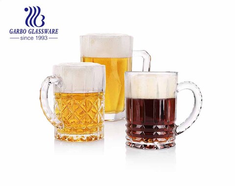 Grand verre de stein de tasse de bière en relief de 28 oz avec poignée pour pub de bar de fête