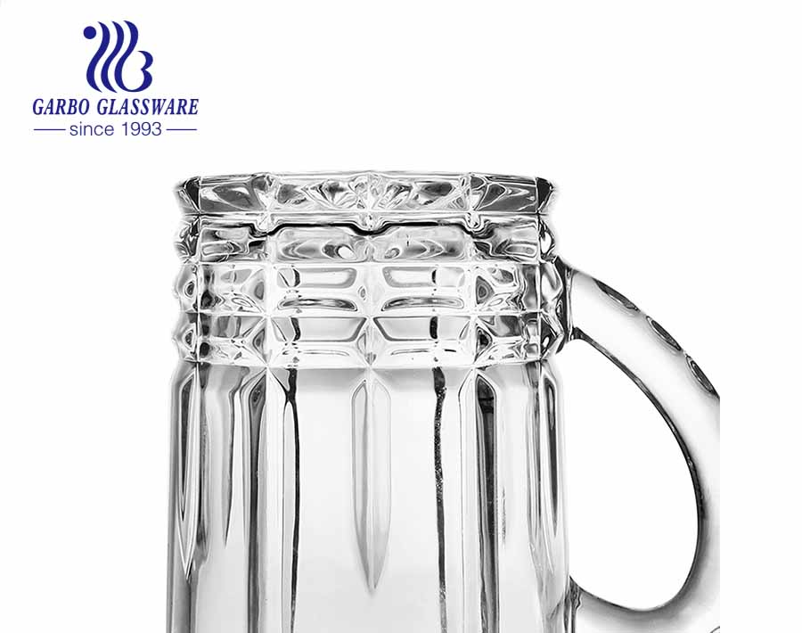 Grand verre de stein de tasse de bière en relief de 28 oz avec poignée pour pub de bar de fête