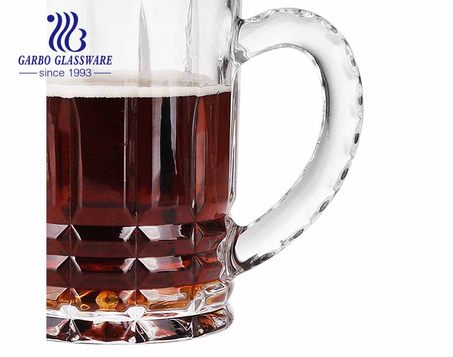 Grand verre de stein de tasse de bière en relief de 28 oz avec poignée pour pub de bar de fête