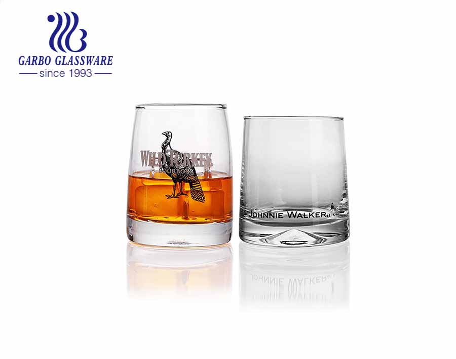 Vaso de vidrio de whisky escocés con logotipo de obra de arte personalizado de lujo