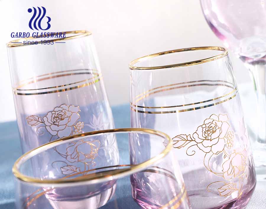 Ensemble de verrerie de style moderne clair rose avec gobelet de verre à eau en verre à jante dorée pour hôtel