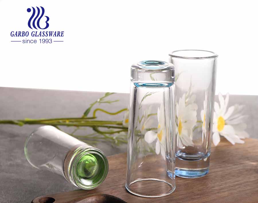 Kundenspezifisches Sprühfarbschnapsglas buntes Geist hohes Glas für Hauptbar