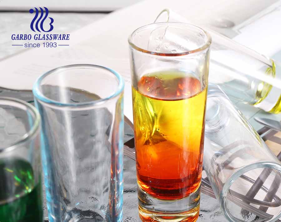 Grand verre coloré adapté aux besoins du client d'esprit de verre de tir de couleur de jet pour le bar