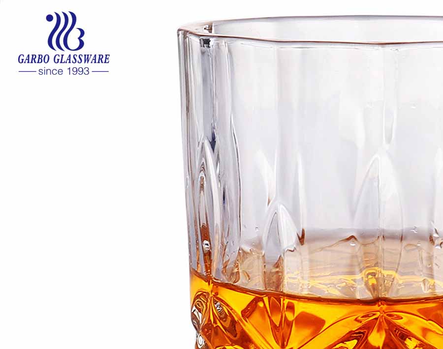 En stock taza de vidrio grabado de alta gama para degustación de whisky con la marca del cliente