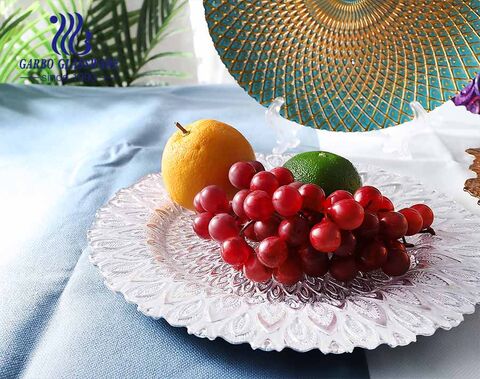 Assiettes de chargeur en verre de conception de paon de couleur de 13 pouces à l'heure du dîner