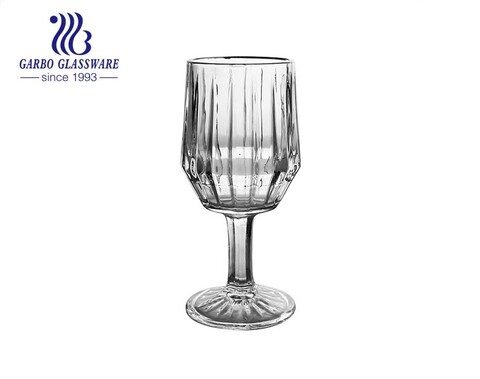 Projetos exclusivos da fábrica Garbo Glassware gravados em taças de vidro vintage de 8 onças