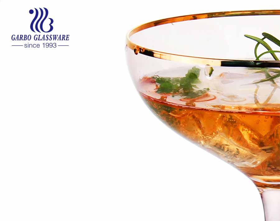 500 ml Glasbecher mit elegantem, weißem und klarem, hochwertigem Weinglas