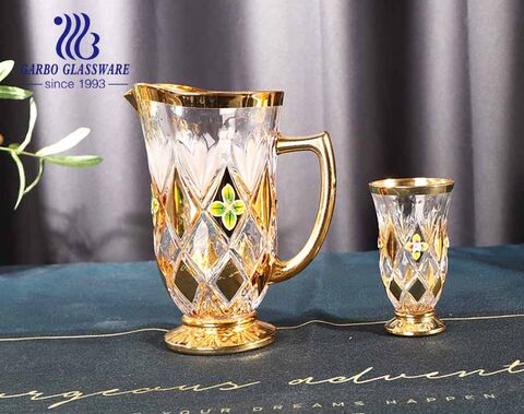 7 PCS klassisches Design goldene elektronische Beschichtung Glas Wasser Trinkkrug Set mit Blumenaufkleber für Hotelparty